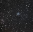 夜空中无数星星环绕的星系，景色壮丽