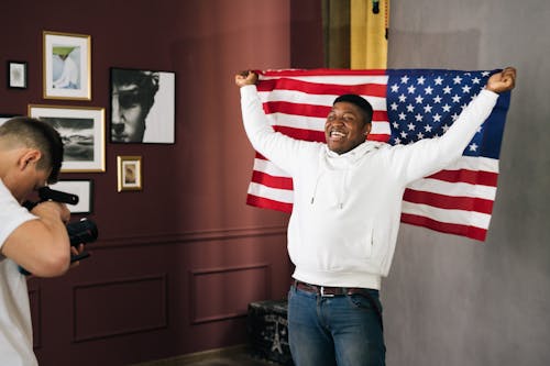Kostnadsfri bild av afroamerikansk man, amerikanska flaggan, ansiktsuttryck