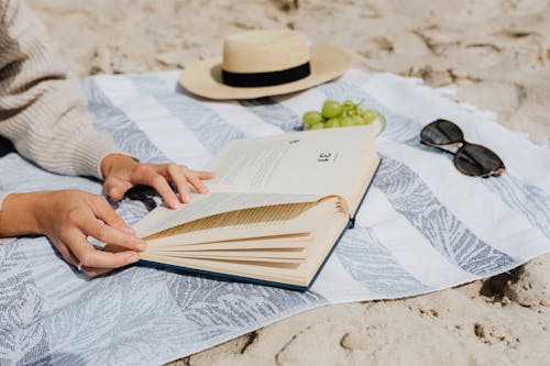 Photos gratuites de chapeau, fermer, lire