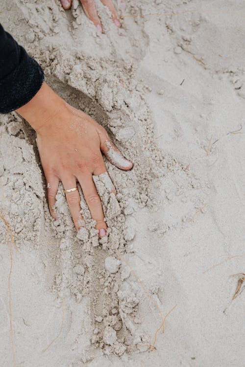 만지는, 모래, 반지의 무료 스톡 사진