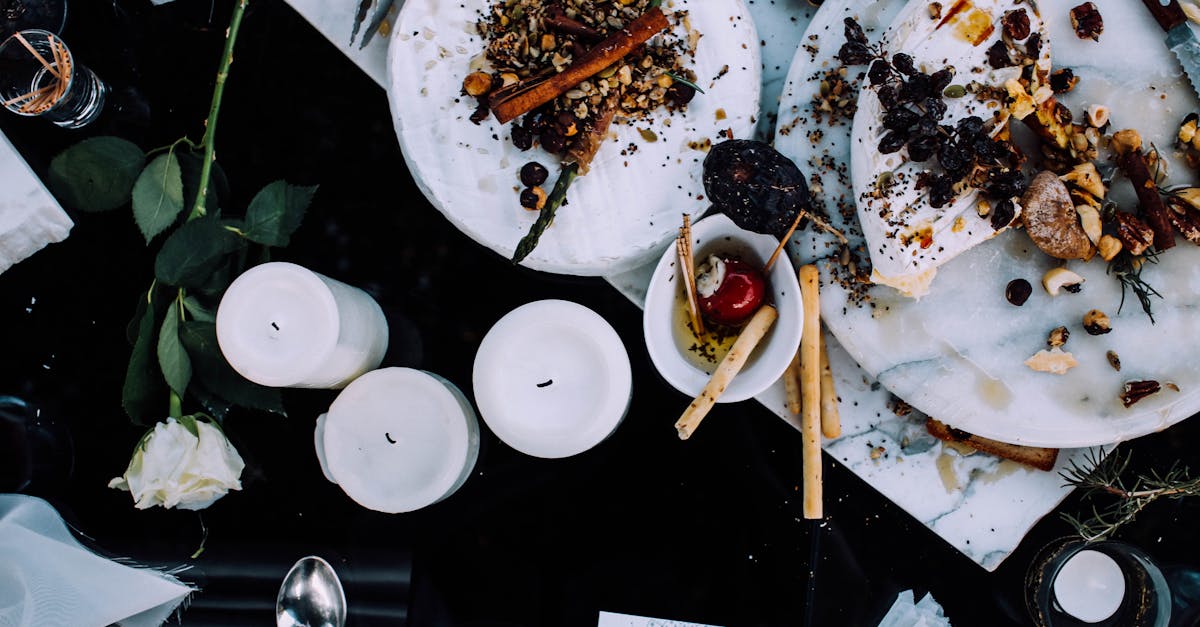 evolution of dinner plates from medieval trenchers to modern porcelain