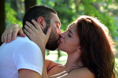 Free Couple Kissing  Stock Photo