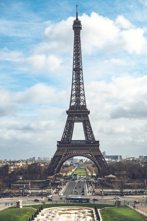 Ingyenes stockfotó Eiffel-torony, felhős ég, Franciaország témában