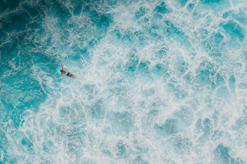 Foto d'estoc gratuïta de aigua, fent surf, foto des d'un dron