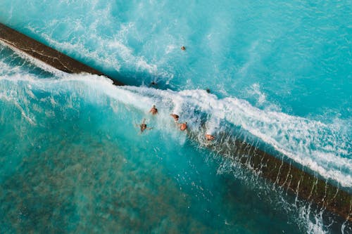 Ilmainen kuvapankkikuva tunnisteilla aallot, droonikuva, ihmiset