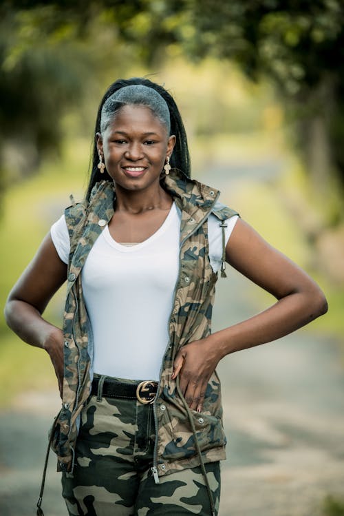Ingyenes stockfotó afro-amerikai nő, áll, boldog témában