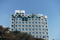 台湾台中市的现代建筑立面设计独特