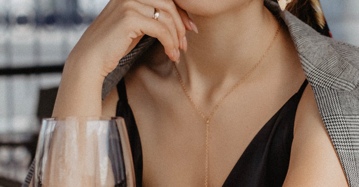 How to fix broken makeup without rubbing alcohol