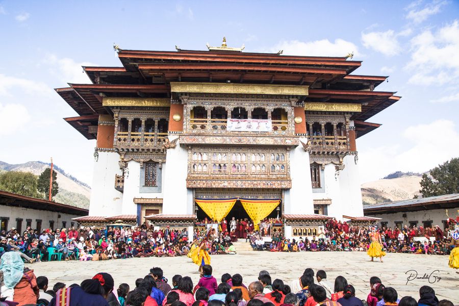 Festival no pátio do Punakha Dzong