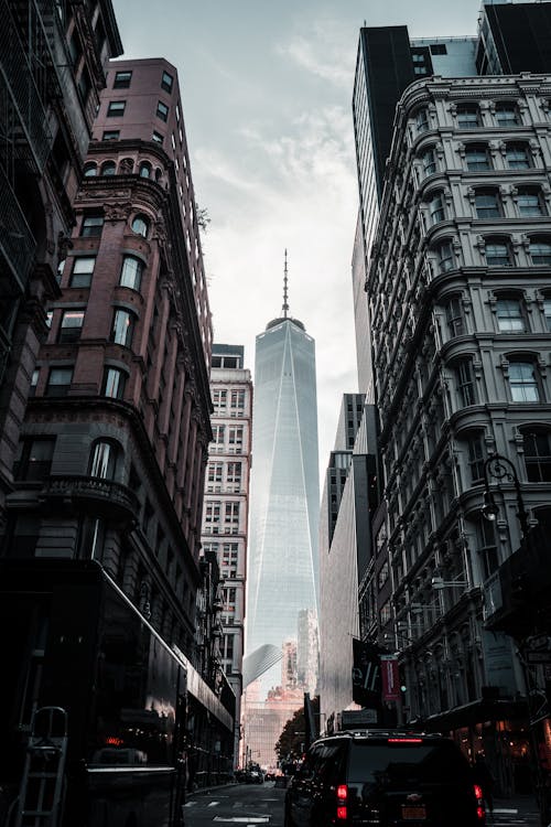 Безкоштовне стокове фото на тему «вертикальні постріл, висотні будівлі, Вулиця»