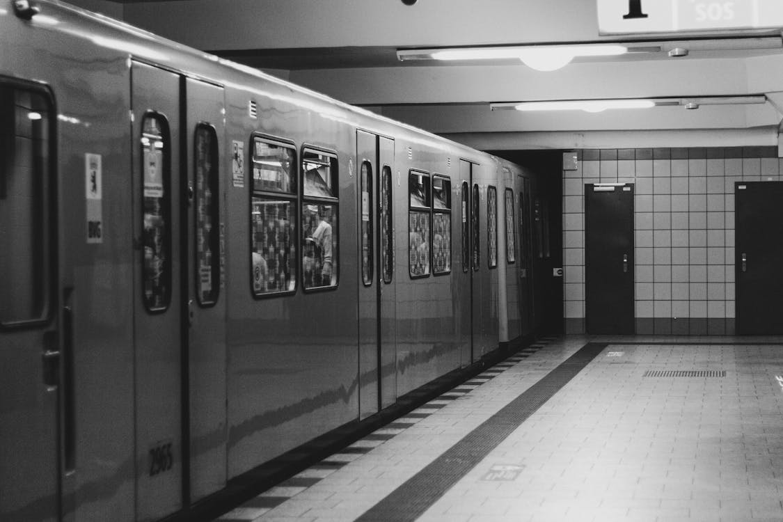 Kostenloses Stock Foto zu bahnhof, bahnsteig, berlin