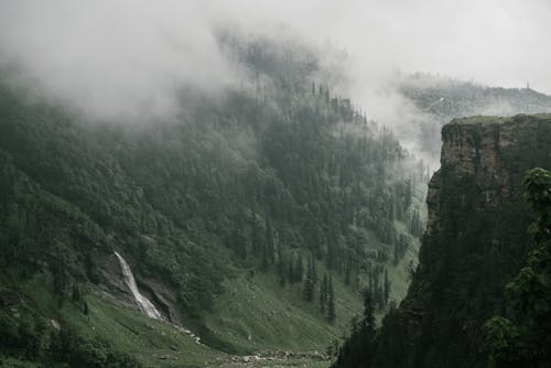 山, 崖, 川の無料の写真素材