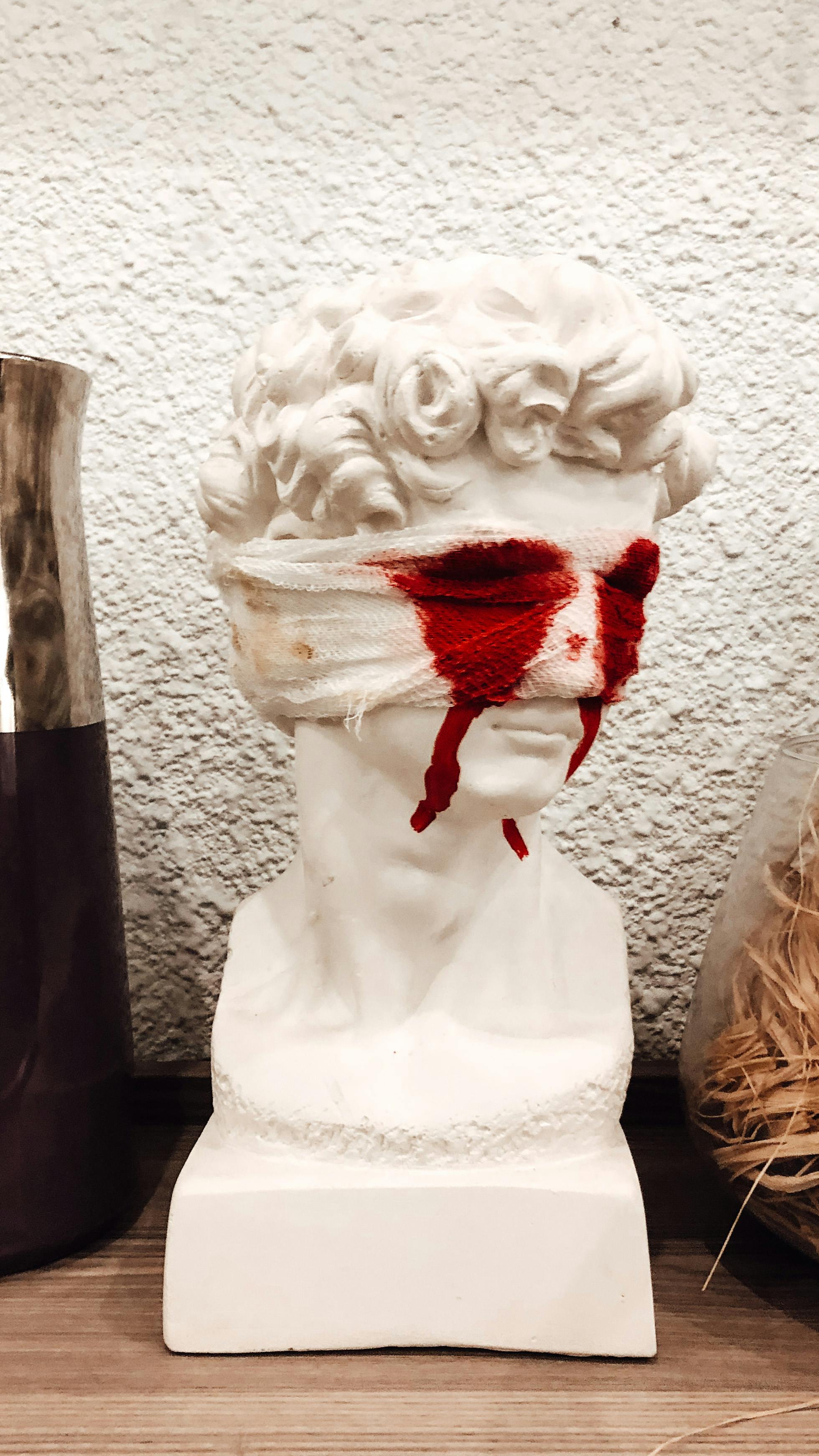 Bust sculpture with bandaged eyes and blood tears · Free Stock Photo