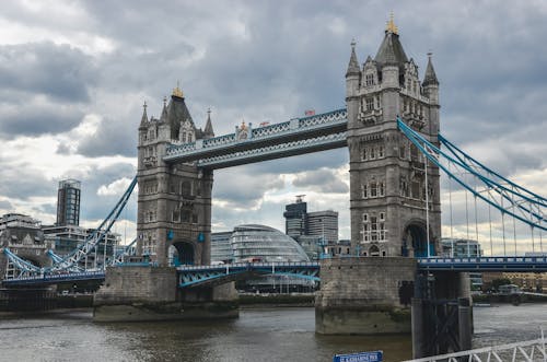 Free London Tower Bridge under a Cloudy Sky Stock Photo