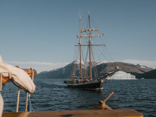 Free Brown Sailboat on the Sea Stock Photo