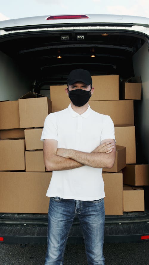 Free A Deliveryman Wearing Facemask Stock Photo