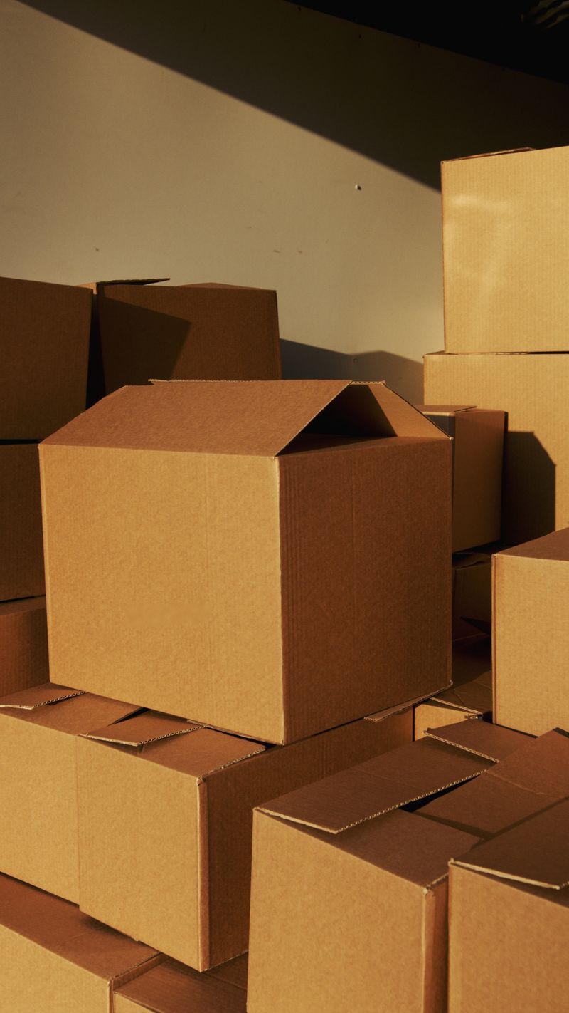 Cajas de cartón preparadas para el reparto