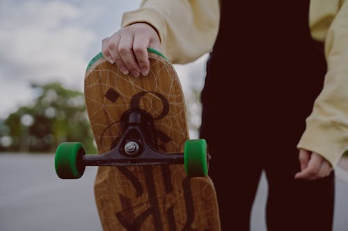 Ilmainen kuvapankkikuva tunnisteilla käsi, lähikuva, longboard