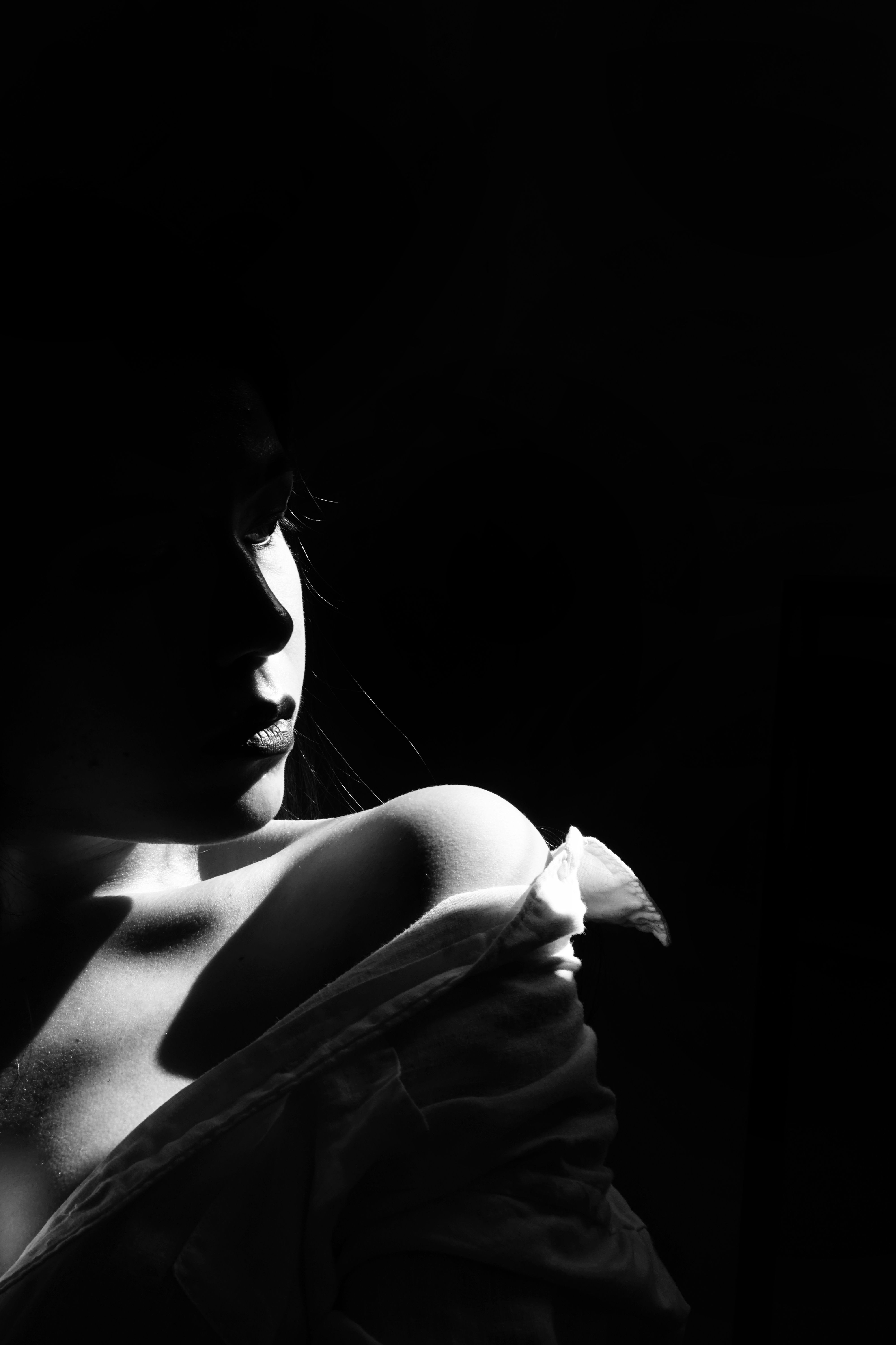 Woman looking over her shoulder, black and white
