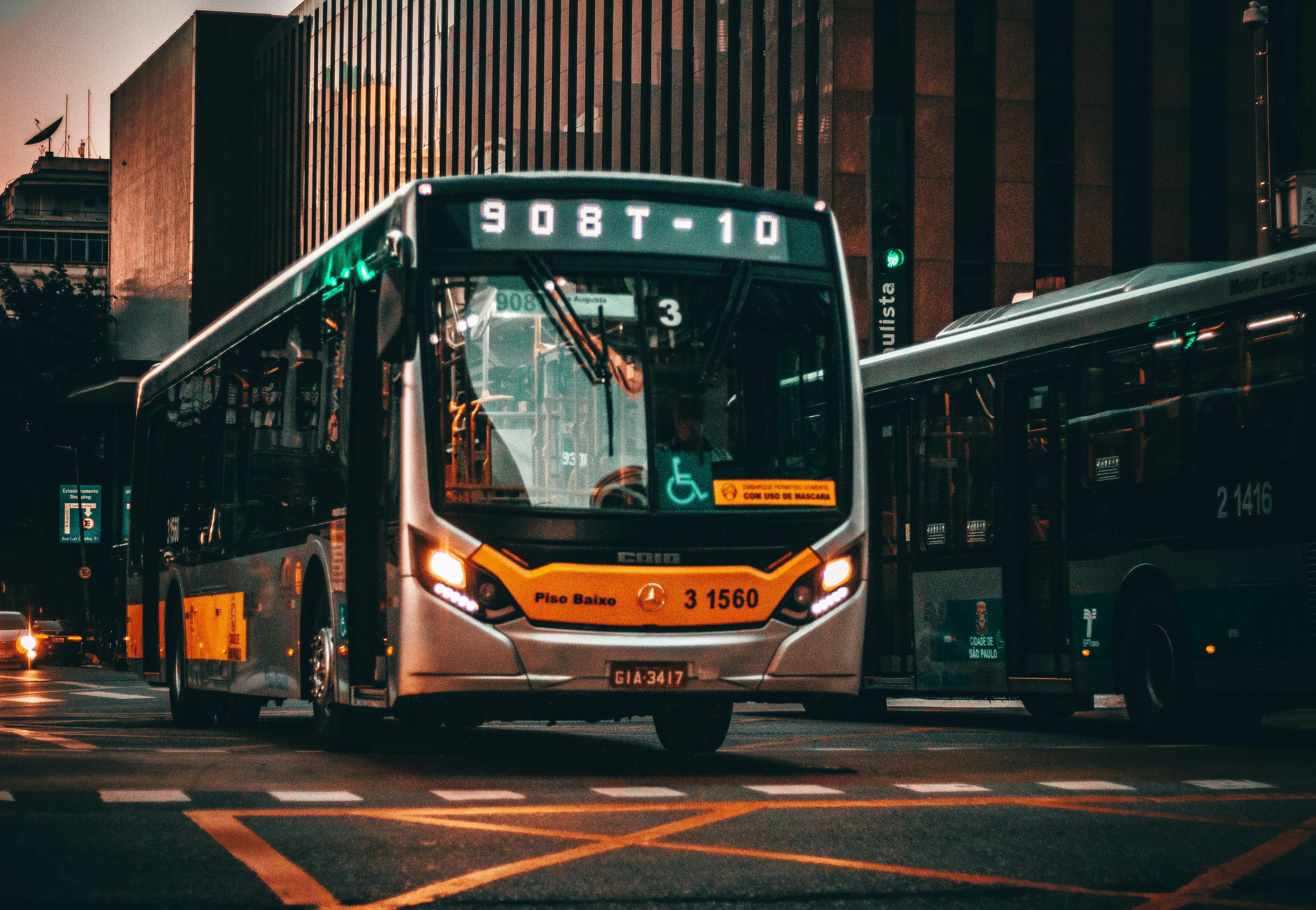 Valencia Airport to City: Metro Line 3/5 vs. Bus #150 (Your Best Options)