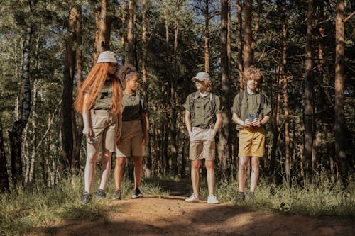 Základová fotografie zdarma na téma černé vlasy, dívání, dlouhé vlasy