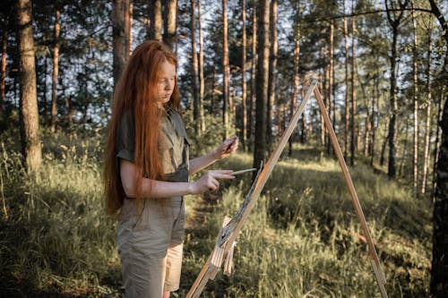 Immagine gratuita di alberi, artista, capelli rossi