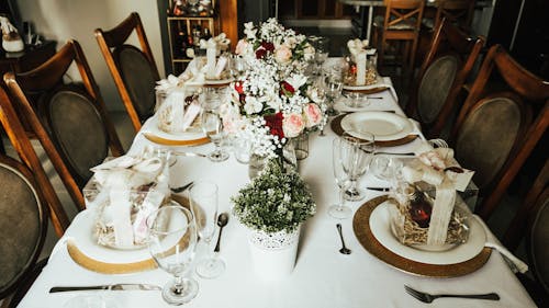Free Table Setting in Dining Room Stock Photo