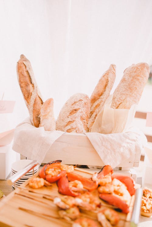 Brot Auf Weißem Papiertuch