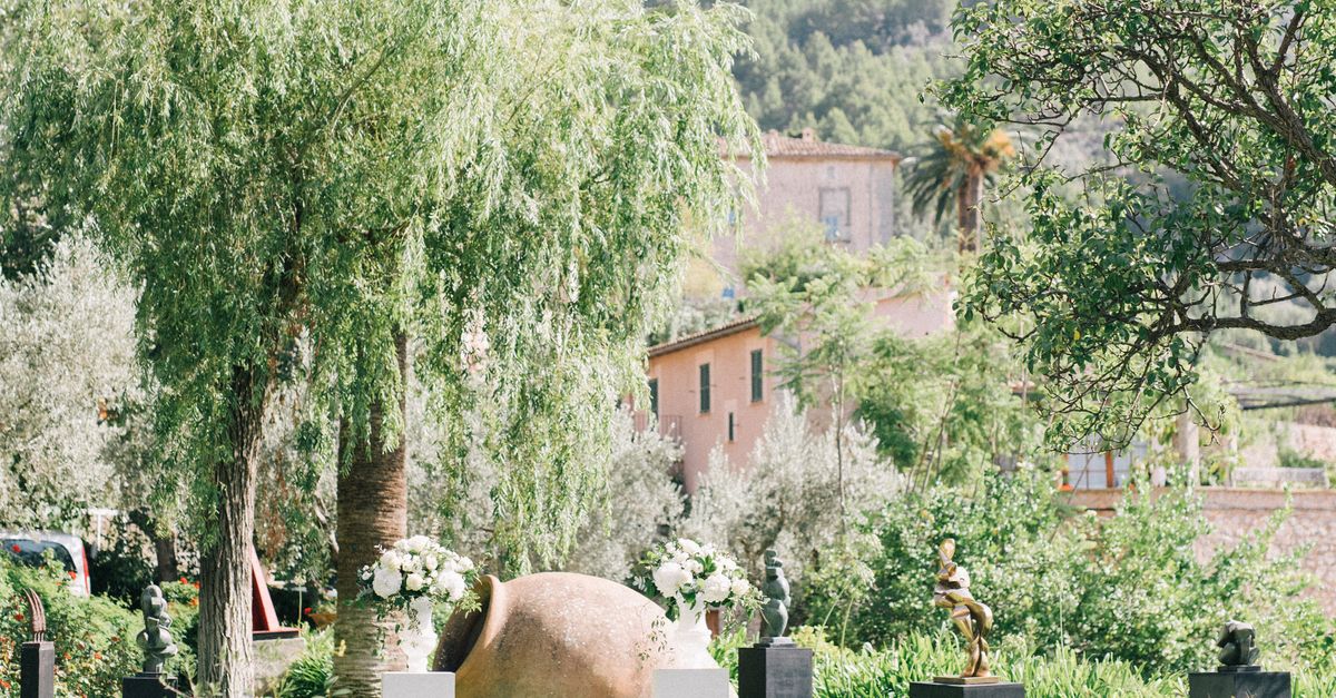 Idyllic Garden in Mountains · Free Stock Photo