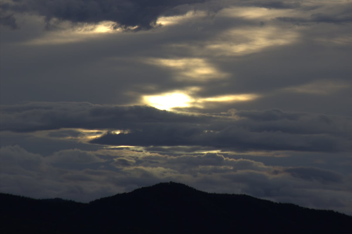 EVO Japan 2026 Lineup Just Dropped and the Fighting Game Community Is Having a Complete Meltdown Over These Retro Picks 3 Retro arcade game cabinet in dimly lit gaming center