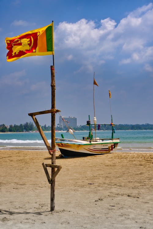 Foto d'estoc gratuïta de a l'aire lliure, bandera, barca de pesca