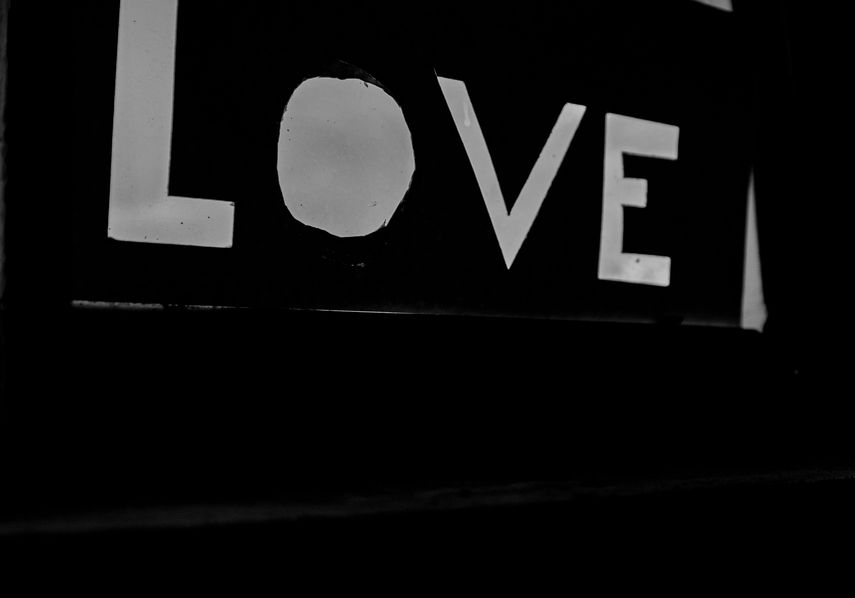 Online dating: starting a conversation on a niche platform