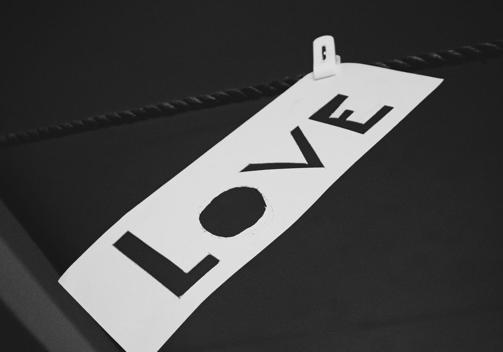 Online dating: starting a conversation on a niche platform