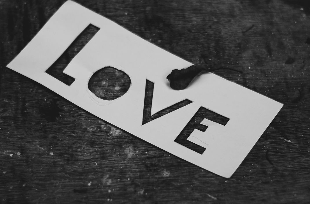 Online dating: starting a conversation on a niche platform