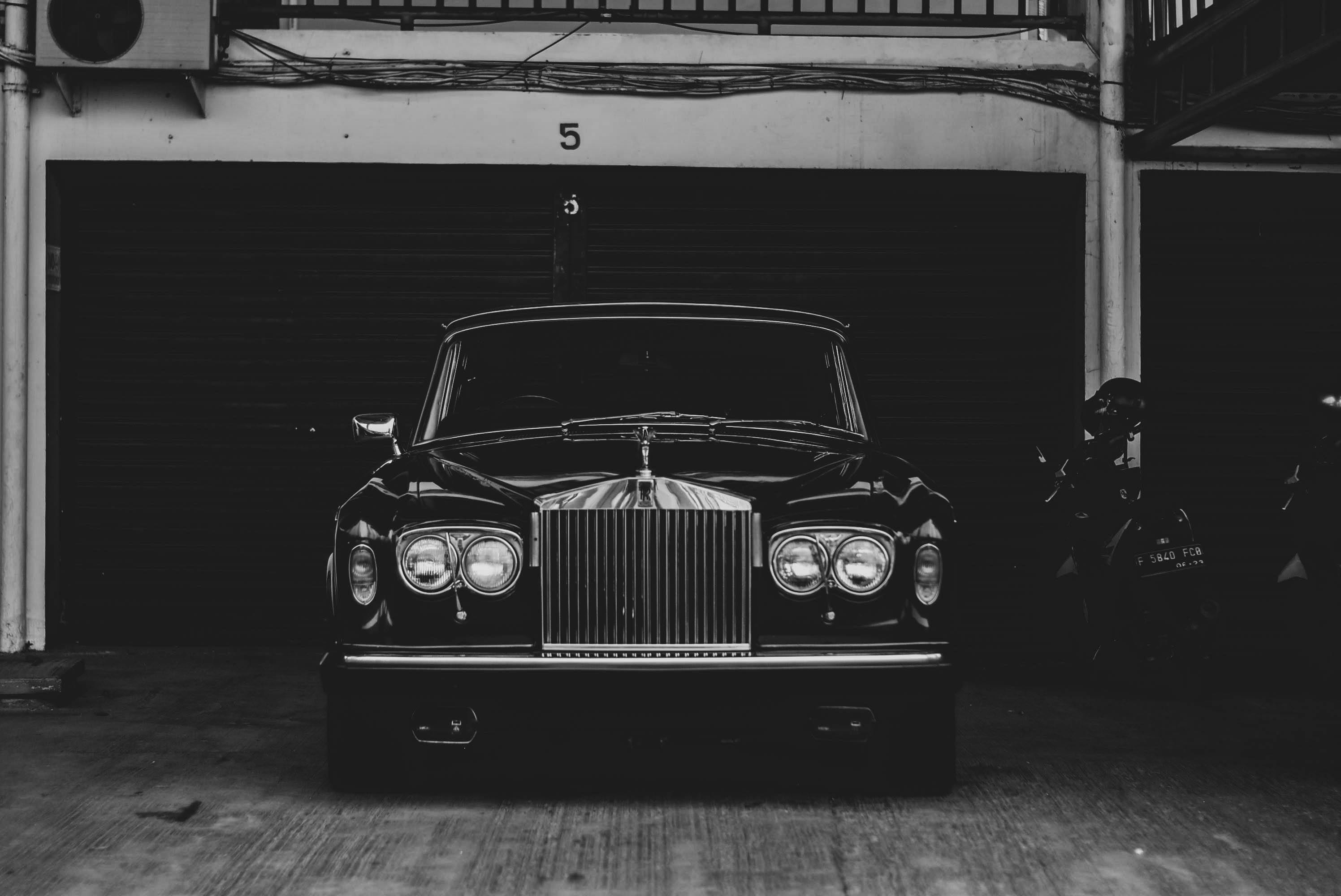 Golden Rolls-Royce Phantom Drophead Coup · Free Stock Photo