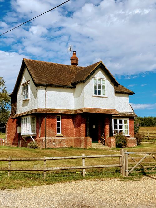 Free Beautiful countryside house in England with blue sky and green grass. Stock Photo