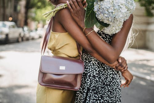 Fotos de stock gratuitas de abrazando, afroamericanas, de cerca