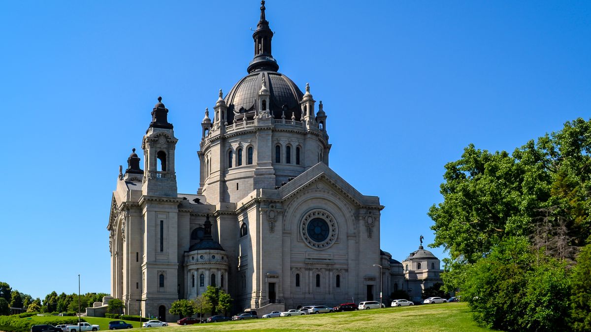 How to Enter Birthday Freebies in Saint Paul, Minnesota Without Scams