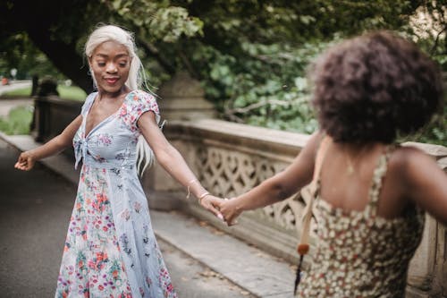 açık hava, Afrikalı Amerikalı, beyaz saç içeren Ücretsiz stok fotoğraf