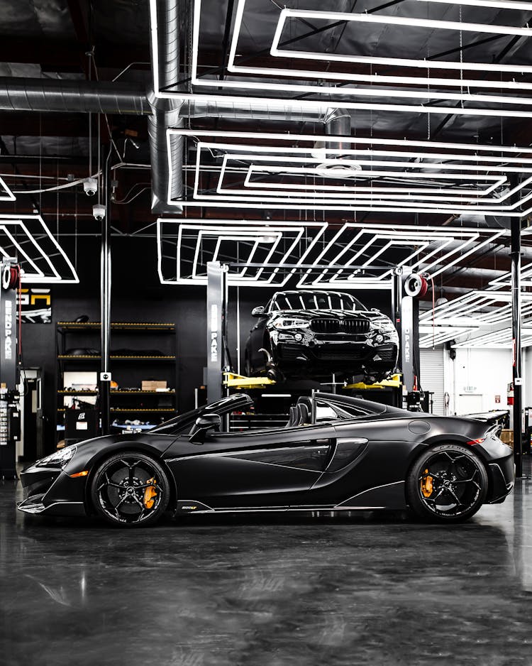 Black McLaren 600T 2020 