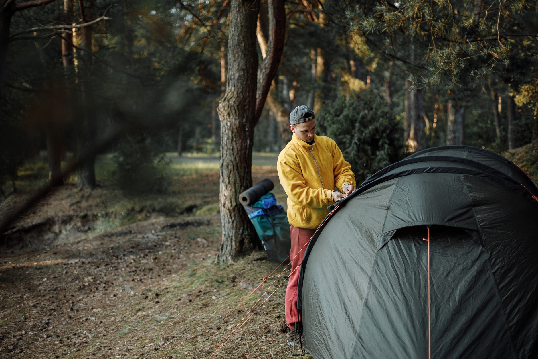 Itens de Camping que São Baratos e Indispensáveis em 2026