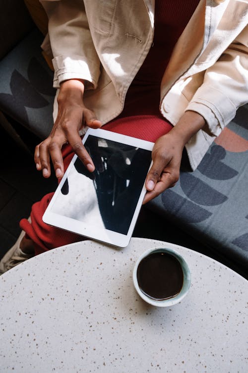 Gratis stockfoto met Afro-Amerikaans, apple tablet, beeld