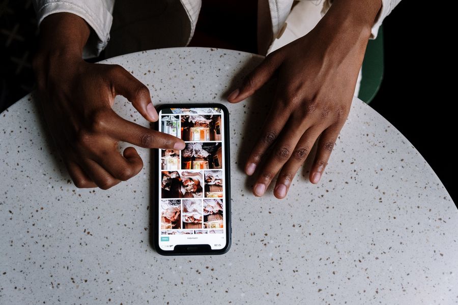 Comunidad digital interactuando con contenido online