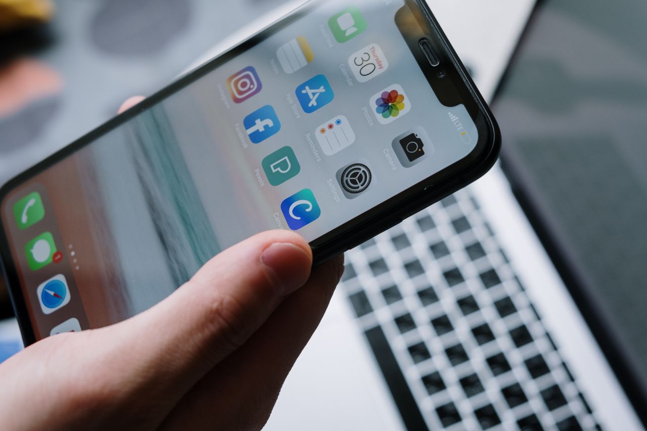 Managing Smartphone Storage Costs and Capacity