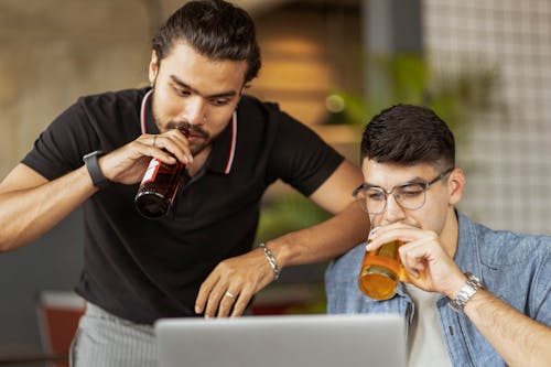 Základová fotografie zdarma na téma bar, dívání, hospoda