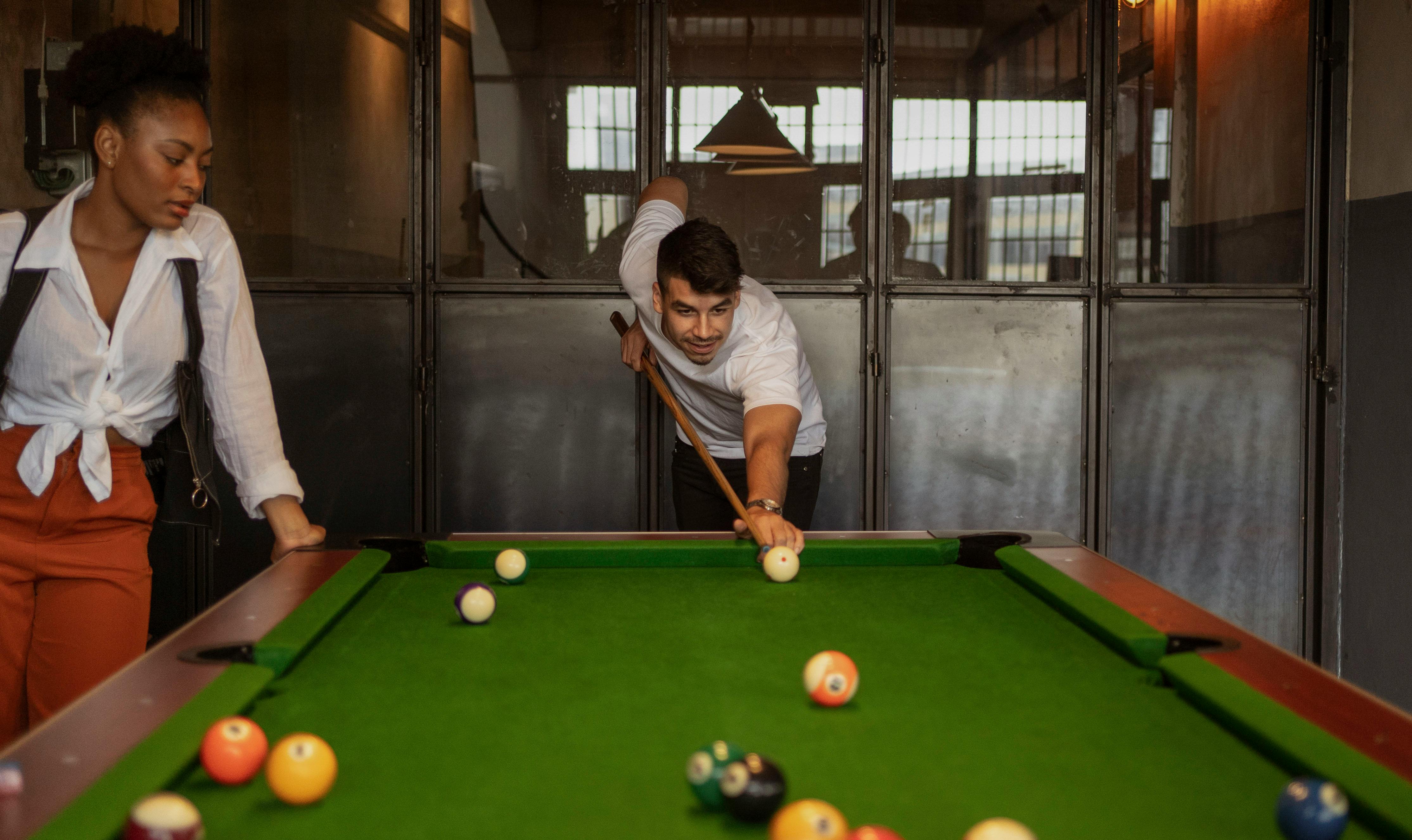 Couple Playing Snooker at Bar · Free Stock Photo