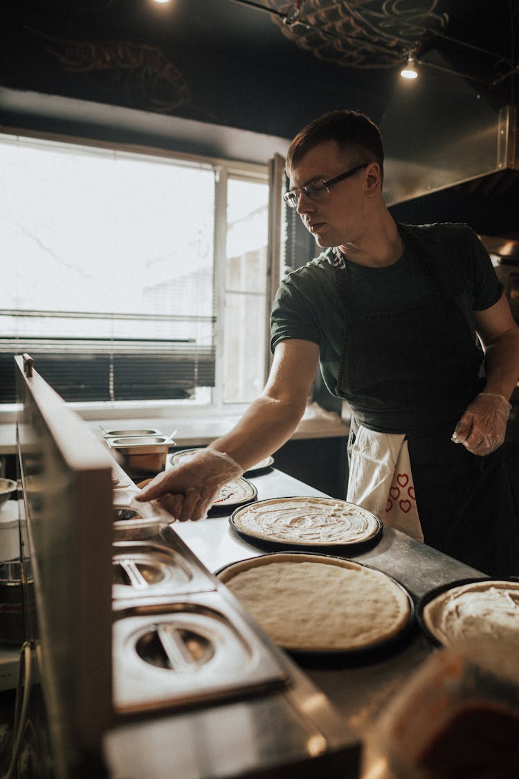 Man In Crew Neck Shirt Making Pizza