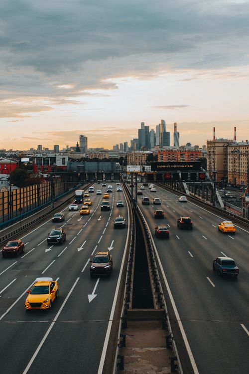 Traffic on Highway in City · Free Stock Photo