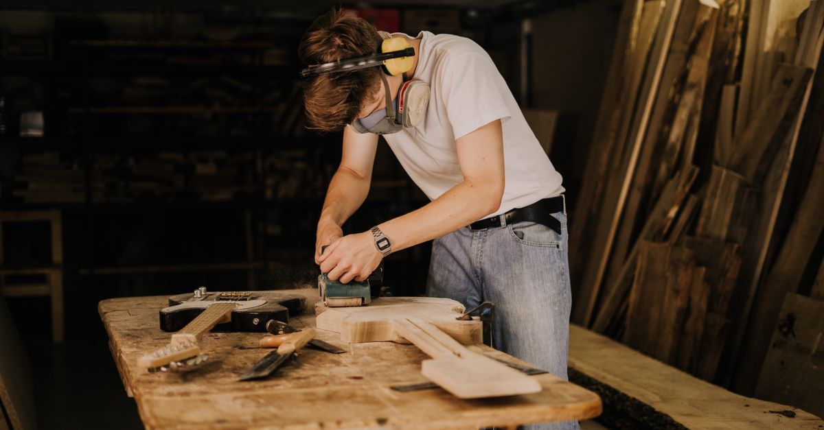 Comment choisir un luthier pour un instrument ancien ?