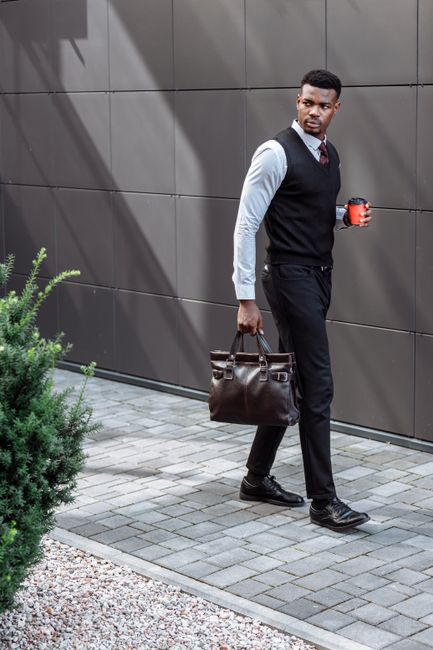 Knit vest over the shirt, tie on — happy to head into the office like this ☕
#fashionblog #white #shirt #vest